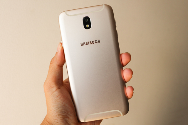 Hình Ảnh Trên Tay Samsung Galaxy J7 Pro Giá Tầm 7...