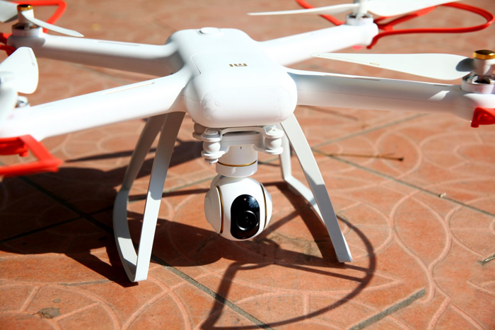 hinh-anh-may-bay-flycam-xiami-mi-drone-quay-phim-1080p-2