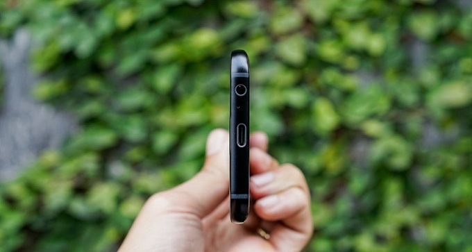 canh-day-may-la-jack-cam-tai-nghe-3-5mm-va-cong-ket-noi-usb-c