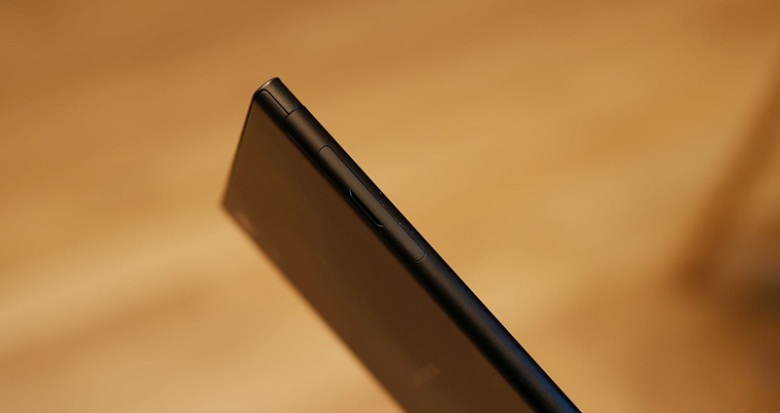 canh-trai-sony-xperia-xa1-ultra
