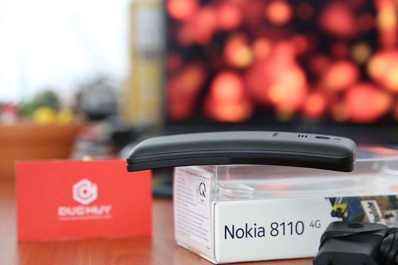 nokia 8110 4g cạnh trái