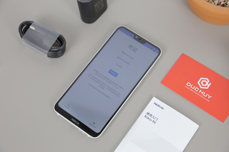 nokia x6 màu trắng màn hình