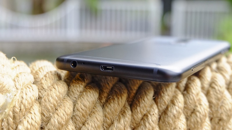 samsung galaxy a6 plus cạnh dưới