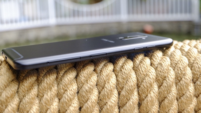 samsung galaxy a6 plus cạnh trái