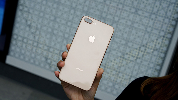 tren-tay-iphone-8-plus-lock-nhat-my-duchuymobile