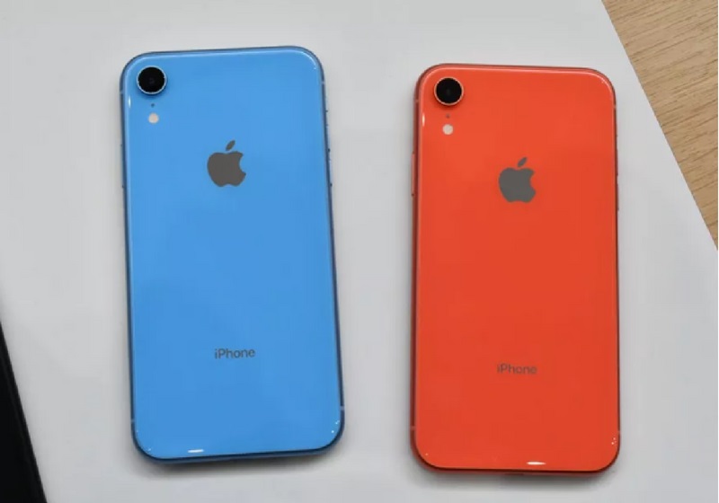 iPhone XR với 2 brn màu xanh biển và đỏ cam