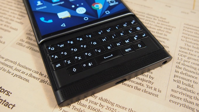 co-che-truot-man-hinh-blackberry-priv-gia-re-duchuymobile