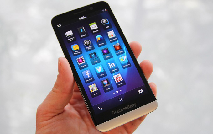 danh-gia-blackberry-z30-gia-re-duchuymobile