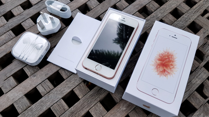 Mua iPhone SE trôi bảo hành giá hơn 5 triệu, uy tín - Đức Huy Mobile - 2