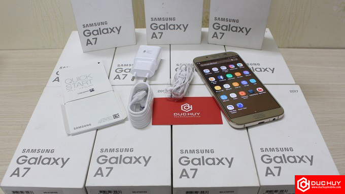 mua-tra-gop-0-samsung-galaxy-a7-2017-cong-ty-fullbox-gia-re-duchuymobile