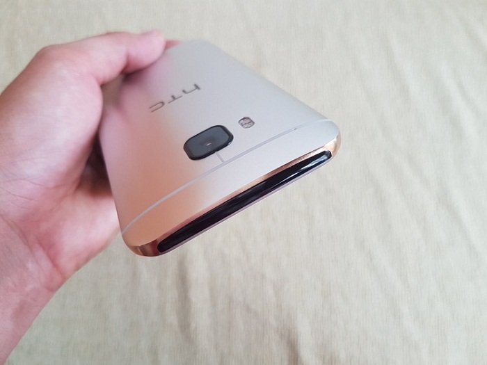 Mặt lưng HTC One M9