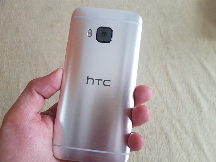 Camera sau HTC One M9