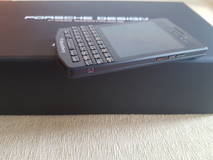 Giá BlackBerry Porsche Design P’9983