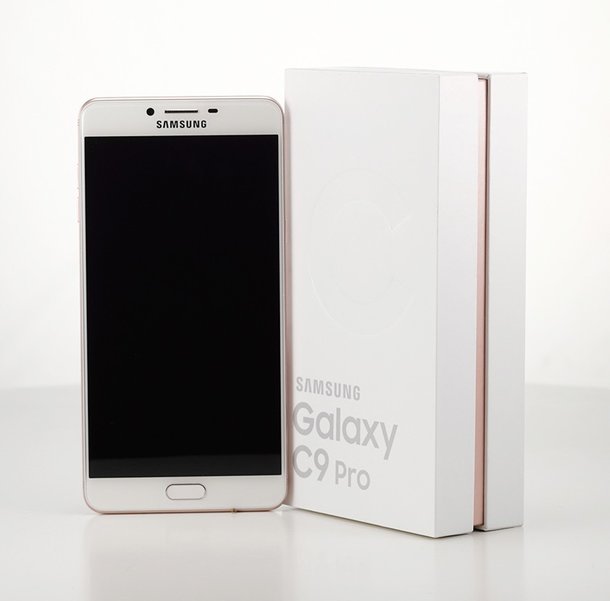 Samsung Galaxy C9 Pro với thanh RAM 6GB nổi bật.