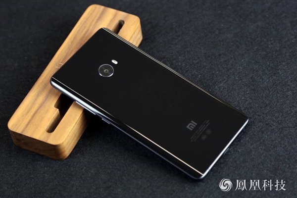 Xiaomi Mi Note 2 ra mắt