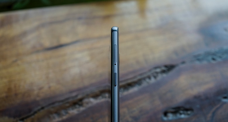 Cạnh phải OnePlus 3T