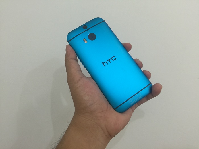 Mặt sau HTC One M8
