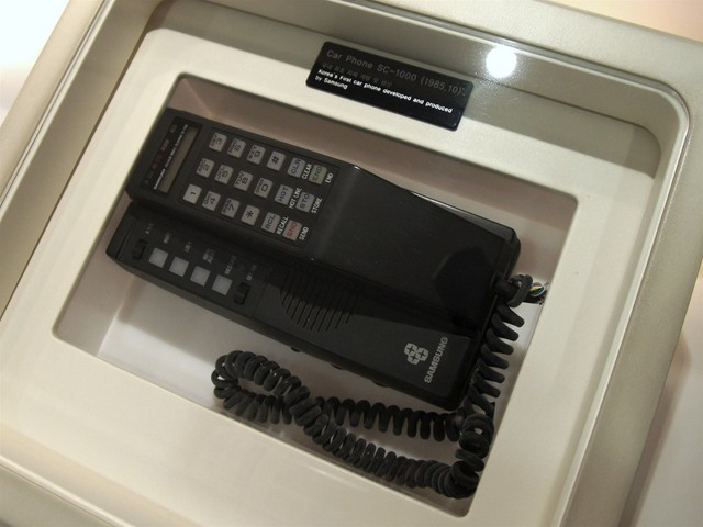 chiếc điện thoại đầu tiên dưới thương hiệu Samsung có tên gọi là SC-1000