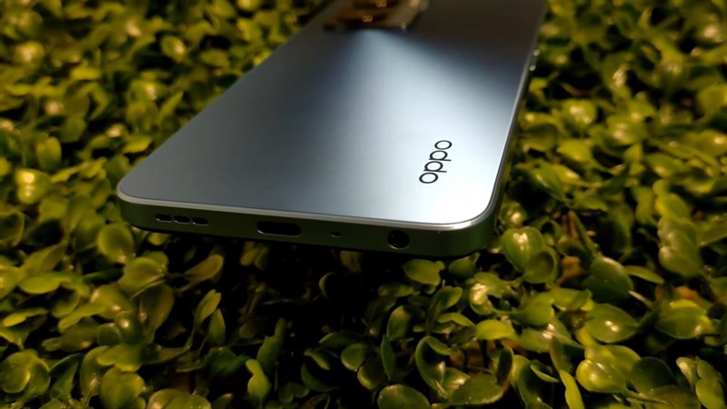 cạnh dưới OPPO A77 5G