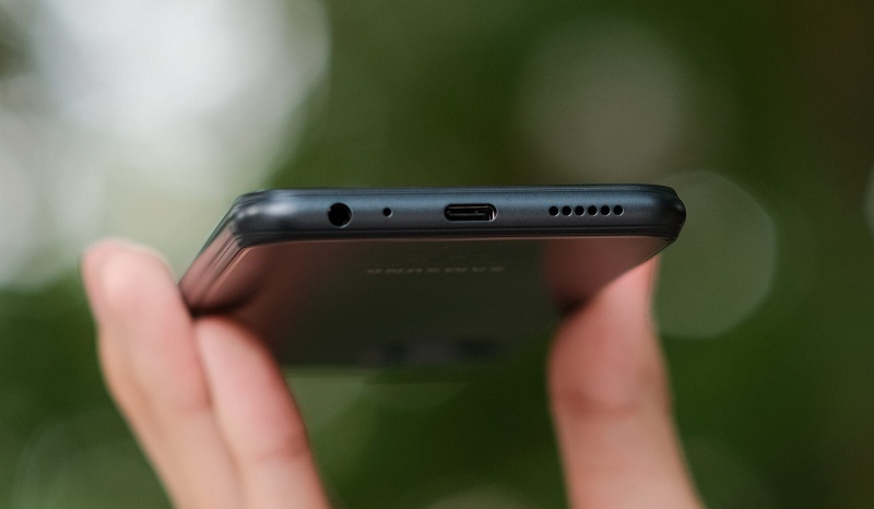 cạnh dưới Samsung Galaxy A22 5G