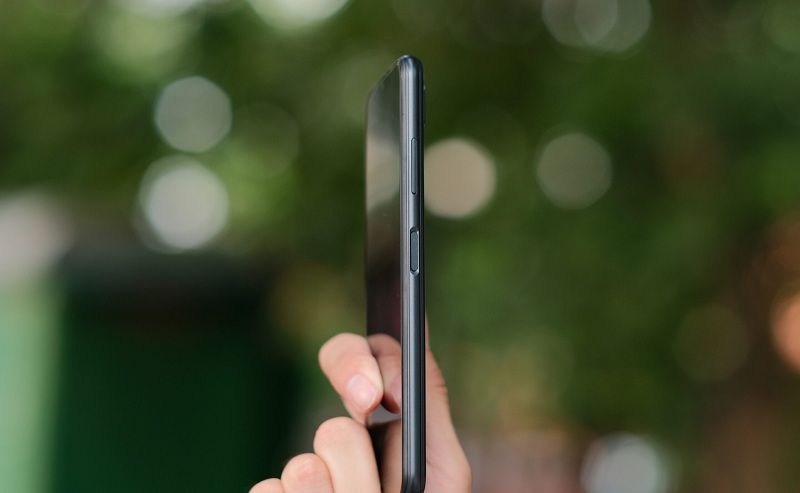 cạnh phải Samsung Galaxy A22 5G