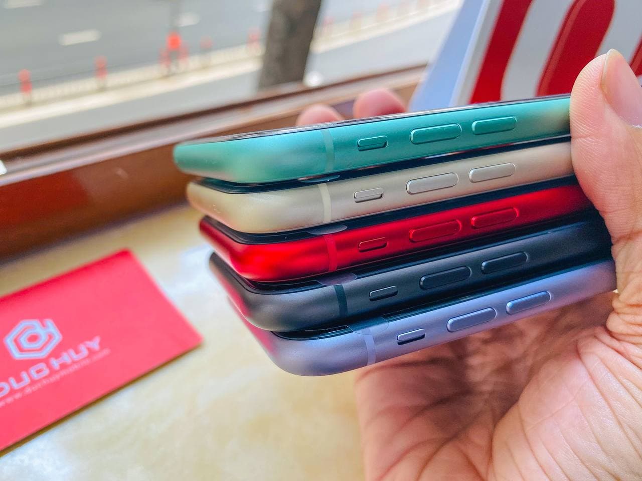 thiết kế iPhone 11