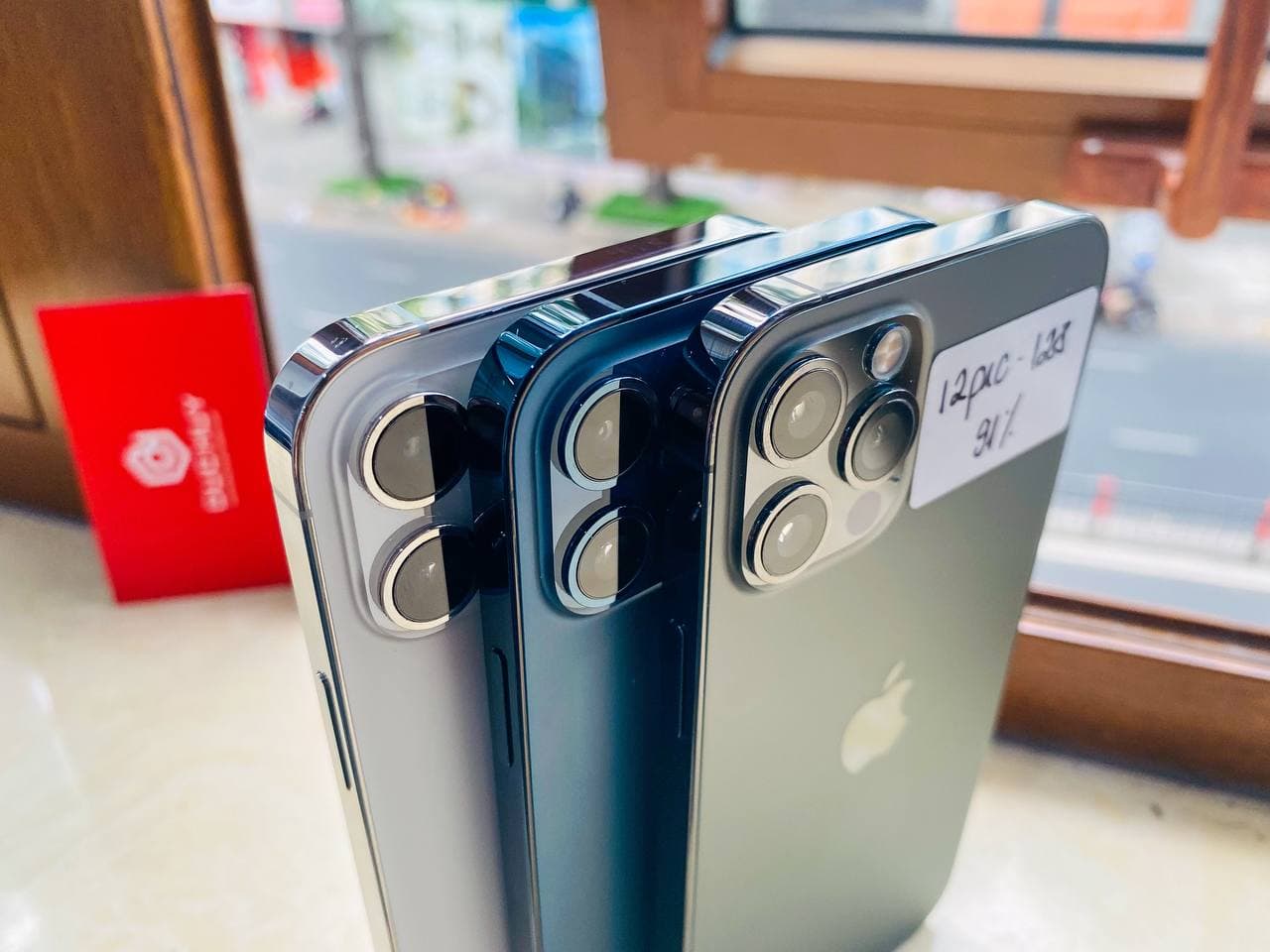 cận cảnh iPhone 12 Pro 256GB cũ 