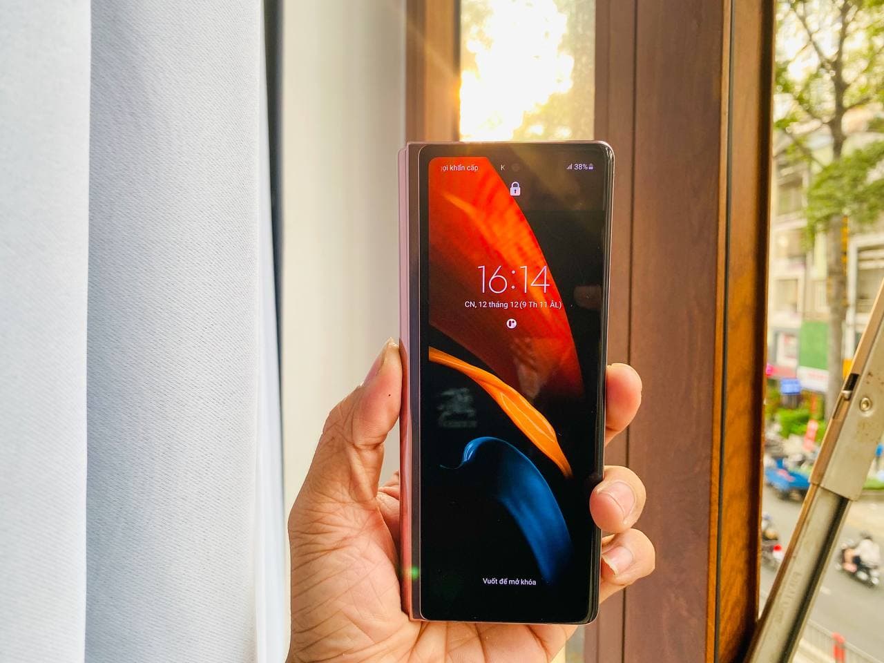 mặt trước Samsung Galaxy Z Fold 2 5G Cũ