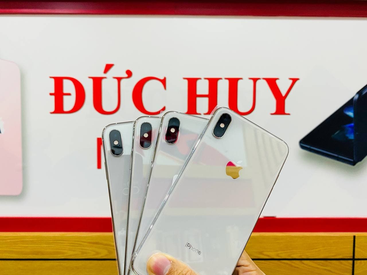 Trên tay iPhone XS Max 64GB Mới