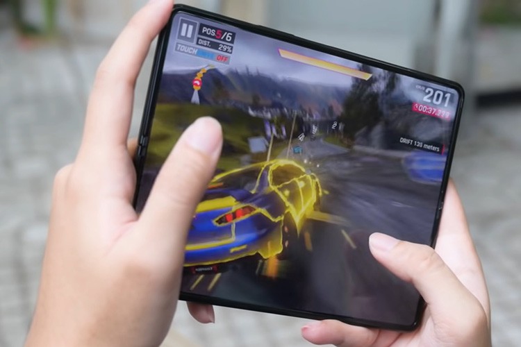 Chơi game Galaxy Z Fold3 5G