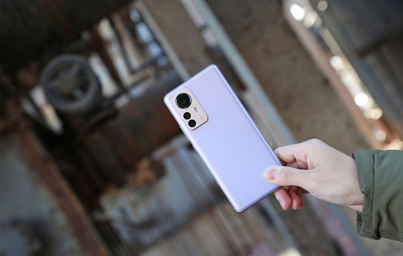 pin Xiaomi 12 vs Xiaomi 12 Pro