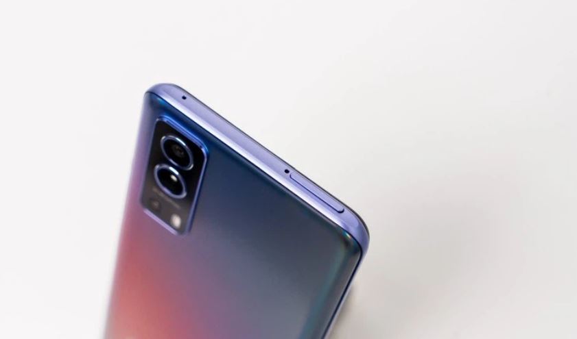 Cạnh bên Vivo Y72 5G
