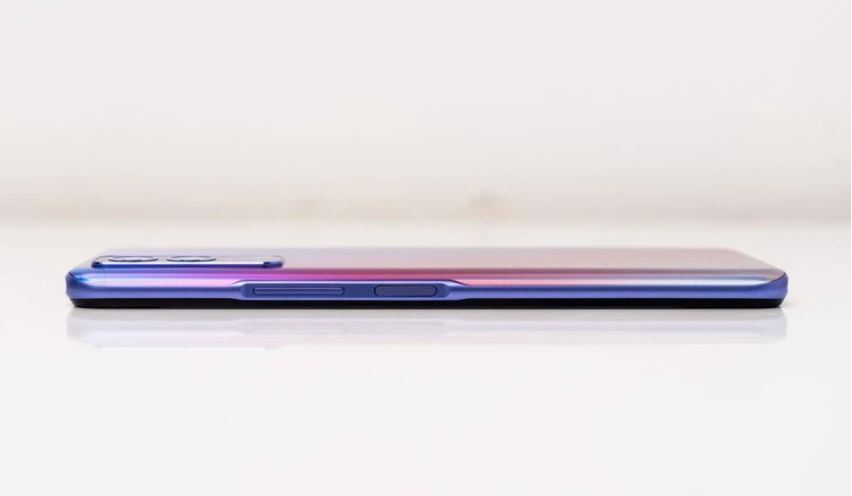 Cạnh bên Vivo Y72 5G
