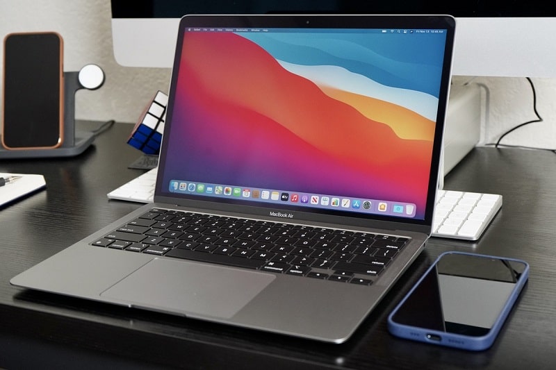 Ngoại hình Macbook cũ