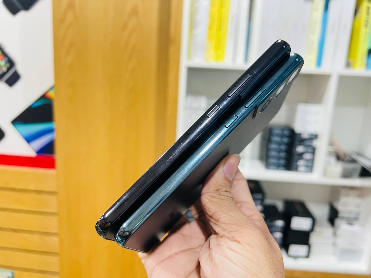 cạnh Samsung Galaxy S22 Plus 5G Trôi Bảo Hành