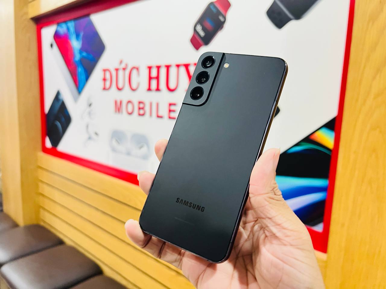 thiết kế Samsung Galaxy S22 Plus 5G Trôi Bảo Hành