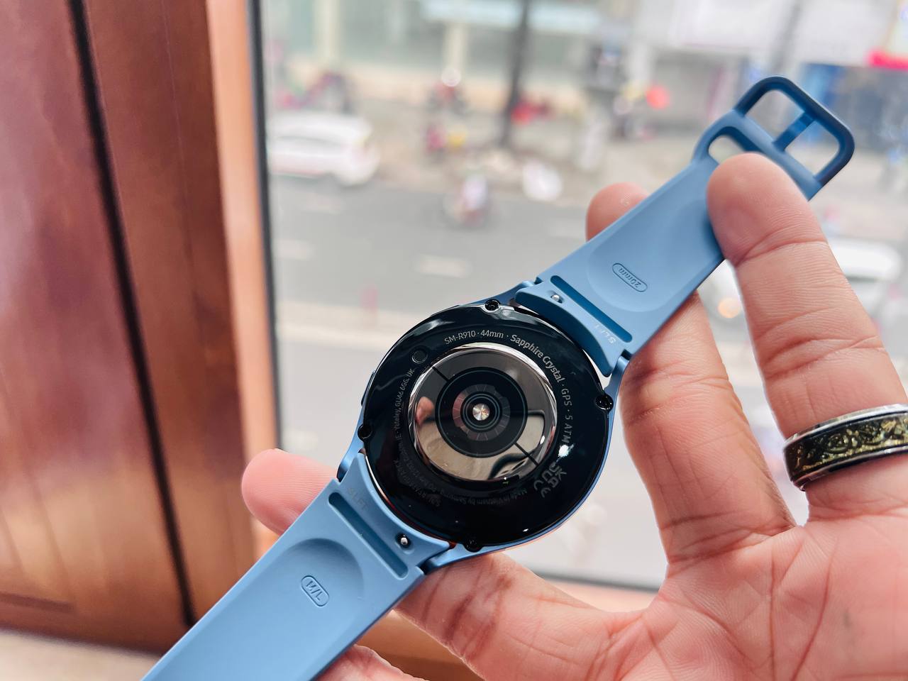 mặt sau Samsung Galaxy Watch5 44mm trôi bảo hành