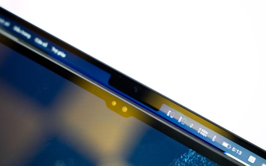 So sánh màn hình Galaxy Tab S8 Ultra vs MacBook Pro M1 14 inch 2021
