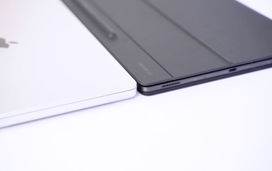 So sánh thiết kế Galaxy Tab S8 Ultra vs MacBook Pro M1 14 inch 2021