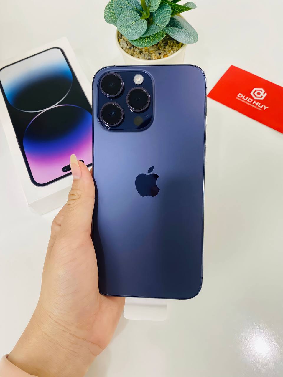 trên tay iPhone 14 Pro Max