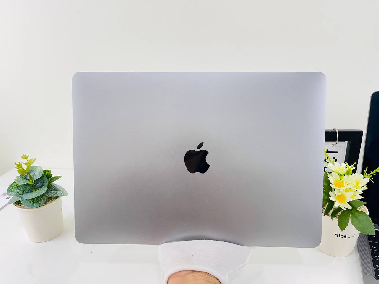 thiết kế Macbook Pro M1 256GB cũ