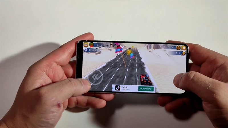 Chơi game OPPO Reno7 5G