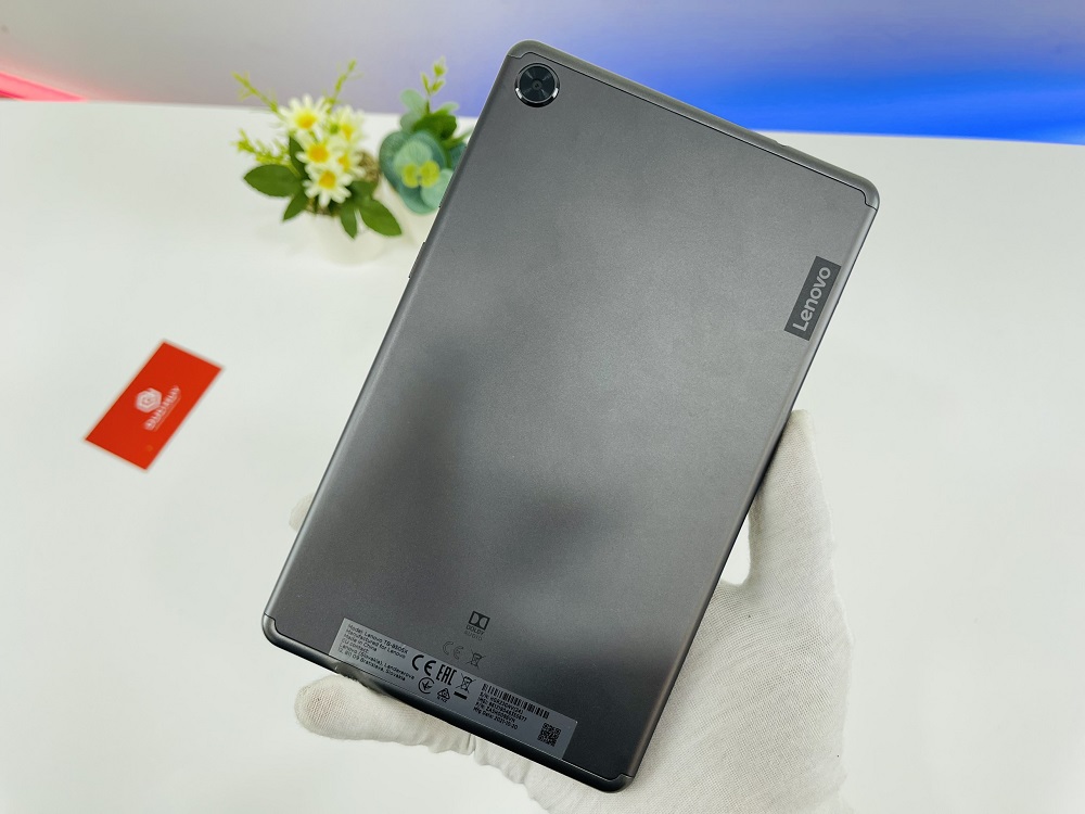 trên tay Lenovo Tab M8