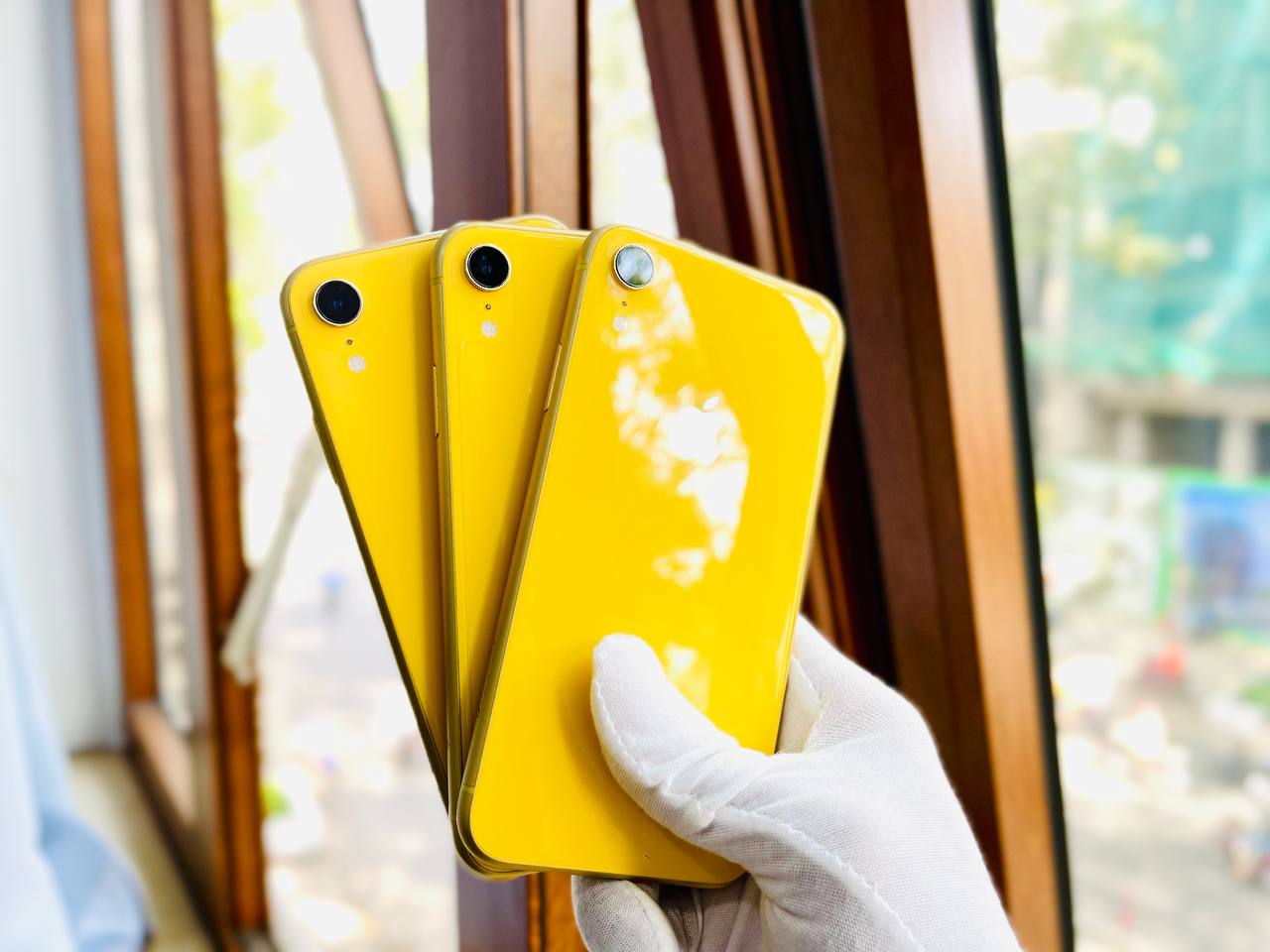 Mua iPhone XR màu vàng 