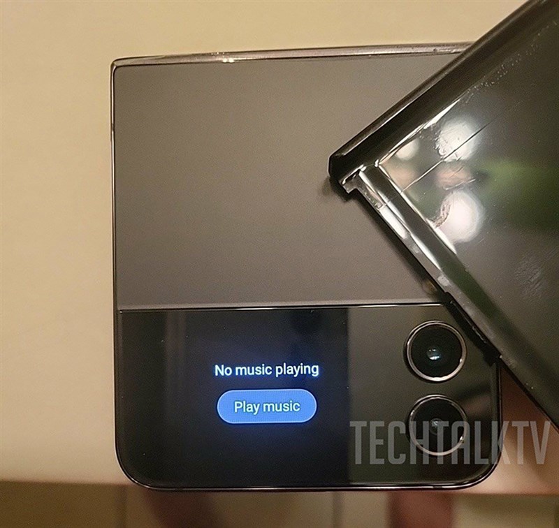 Thiết kế Samsung Galaxy Z Flip4 5G