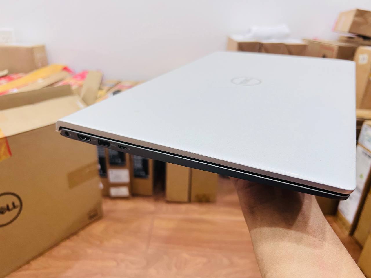 cạnh Dell Inspiron N5510