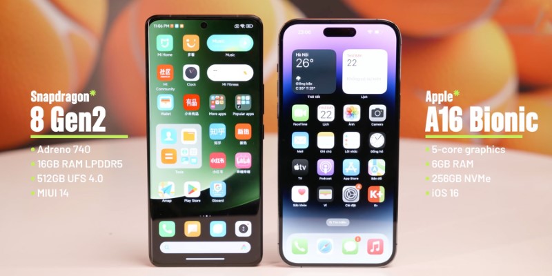 màn hình Xiaomi 13 Ultra cùng iPhone 14 Pro Max