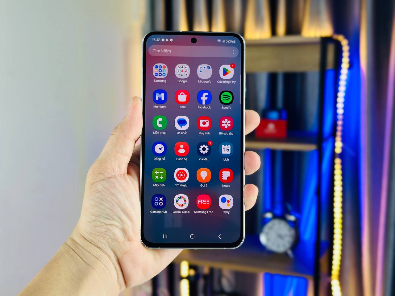 Samsung Galaxy S24 FE có độ sáng cao hơn iPhone 16e
