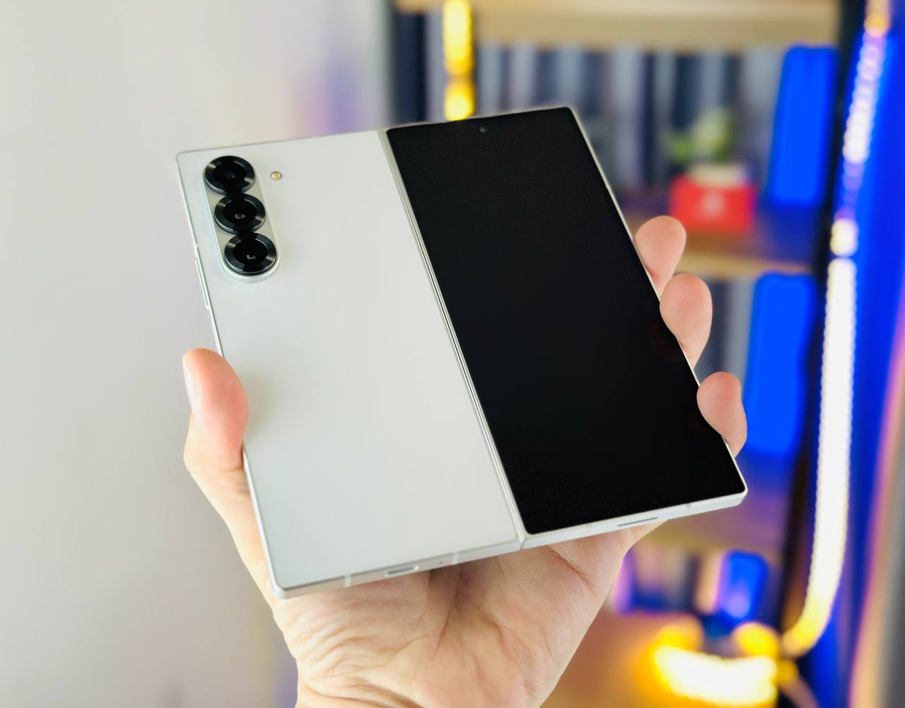 Trên tay Samsung Galaxy Z Fold6 5G 256GB màu trắng