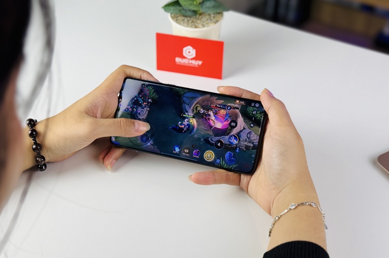 OPPO Find X8 Pro chạy chip Dimensity 9400 mạnh cân mọi tựa game